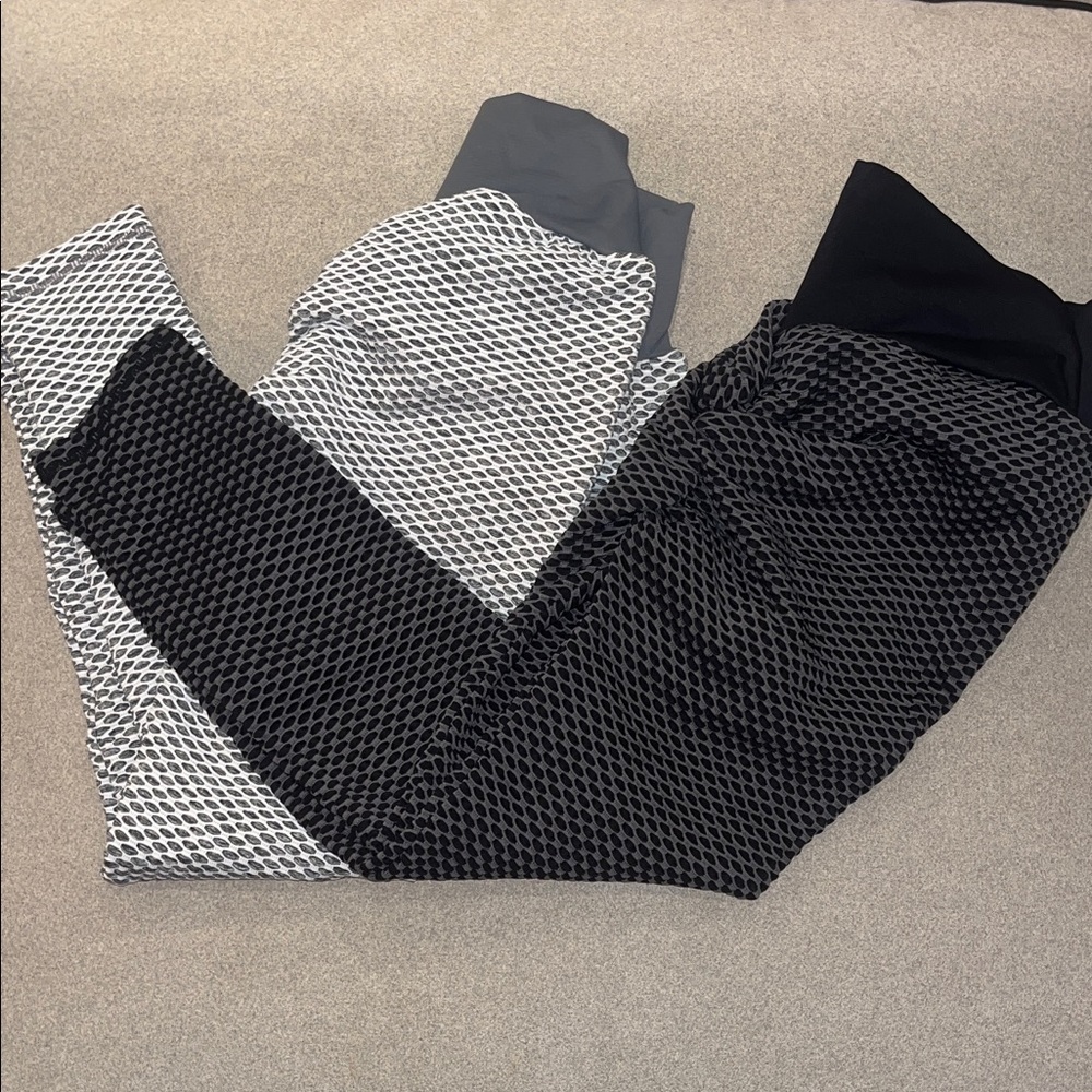 HALARA High Waisted Butt Lifting Honeycomb leggings (2 pair), size medium